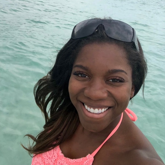 Profile Picture of Denae Zoellner (@zfamilyof3) on Poshmark