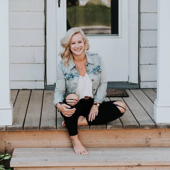 Profile Picture of Melanie Thibault (@melaniethiba968) on Poshmark