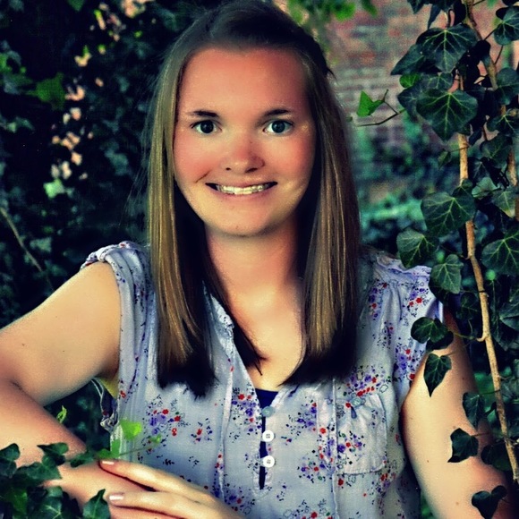 Profile Picture of Caitlin Bugglin (@cbugglin66) on Poshmark