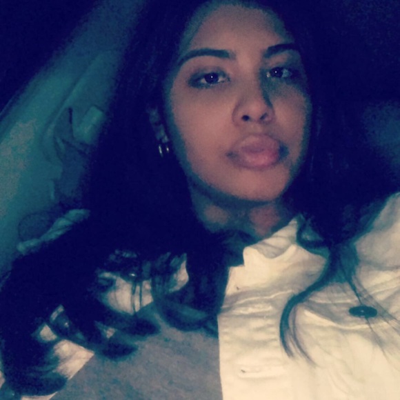 Profile Picture of Maxiree Almengor (@maxiree12) on Poshmark