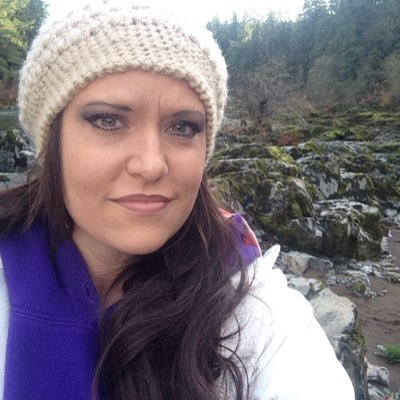 Profile Picture of Amanda Hawkes Davis (@MandyChangus02) on Twitter