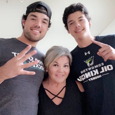 Profile Picture of Amanda Adrian (@quewezance14) on Twitter