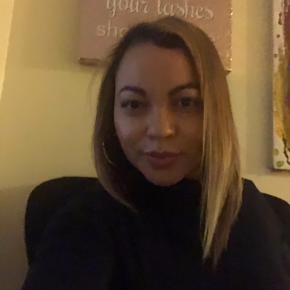 Profile Picture of Iris Galvez (@kimdahi) on Poshmark