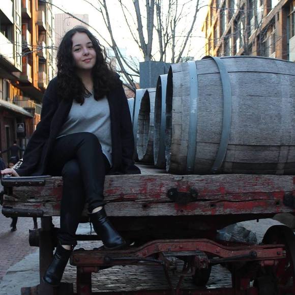 Profile Picture of Rachel Furfaro (@rachelfurfaro) on Poshmark