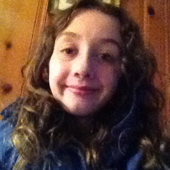 Profile Picture of Maddie Bergold (@maddie2003) on Poshmark