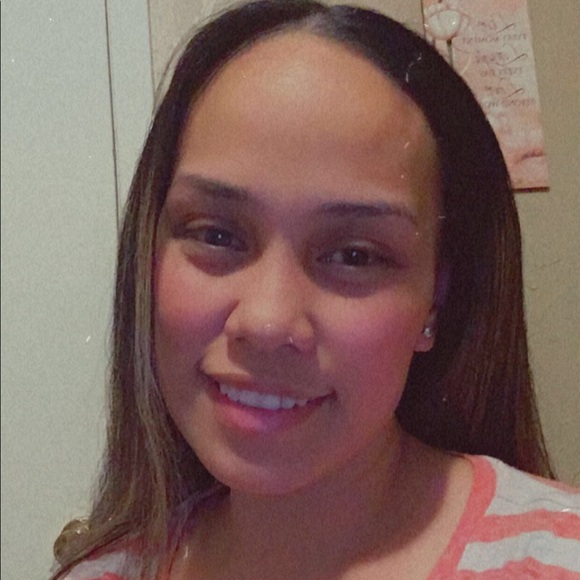 Profile Picture of Lynette Leaumoana (@lleaumoana) on Poshmark