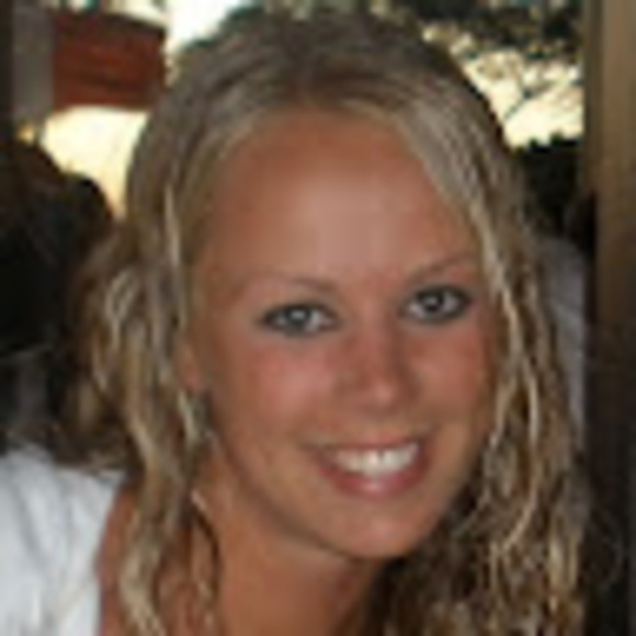 Profile Picture of Stacy Kearney (@stacyschweer) on Poshmark