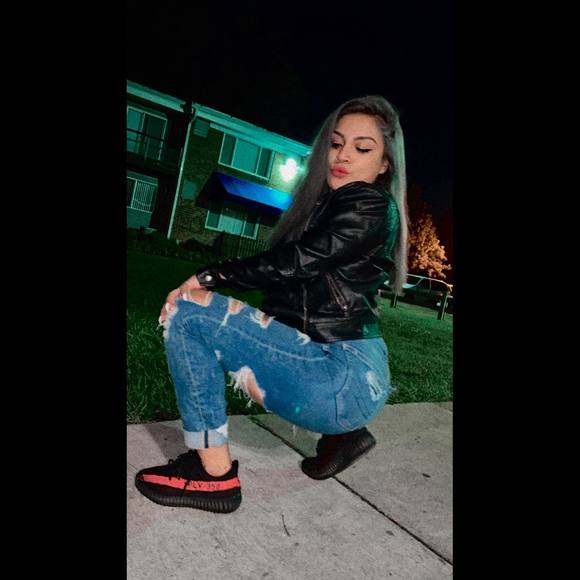 Profile Picture of Brenda Romero (@bmarisol12) on Poshmark