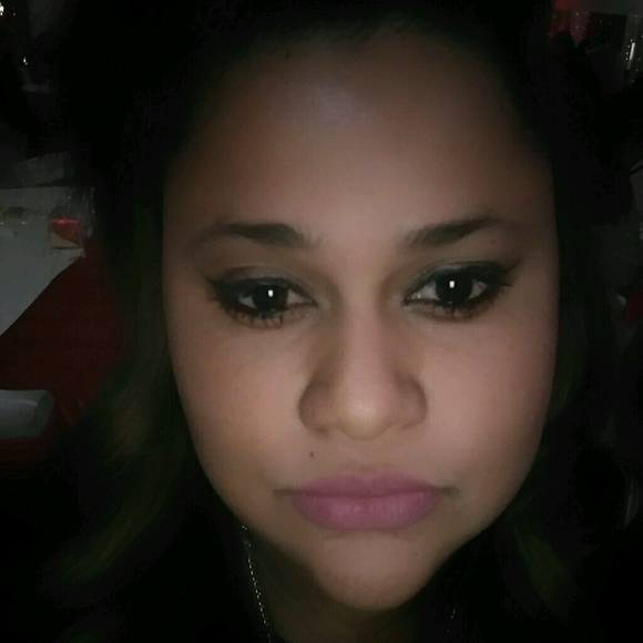 Profile Picture of Kasandra Silva (@kassy_2083) on Poshmark