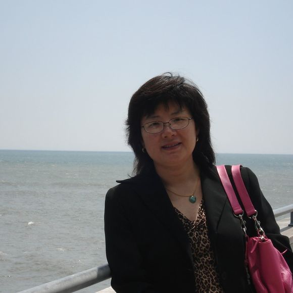 Profile Picture of Wei Zhang (@wendylzhang) on Poshmark