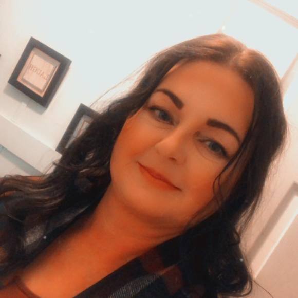 Profile Picture of Julie Labounty (@j_labounty) on Poshmark
