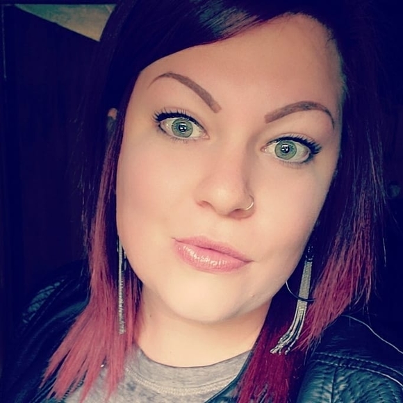 Profile Picture of Mandy James (@littlemandy3407) on Poshmark