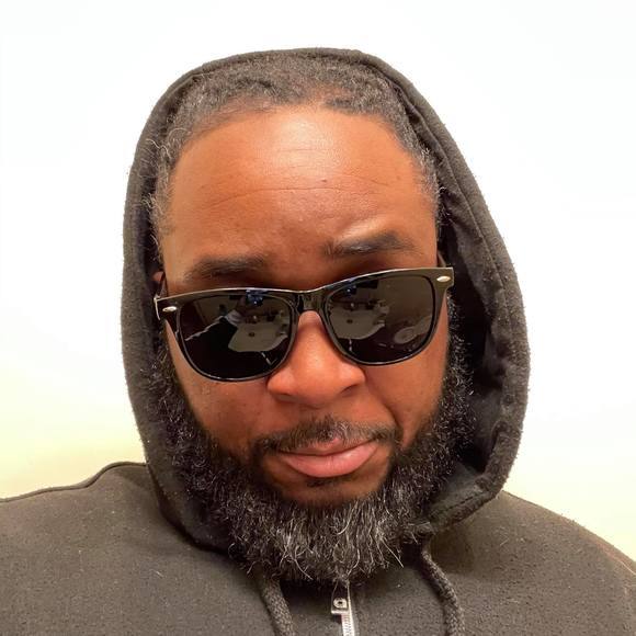 Profile Picture of Robert Matthews (@styleznati) on Poshmark