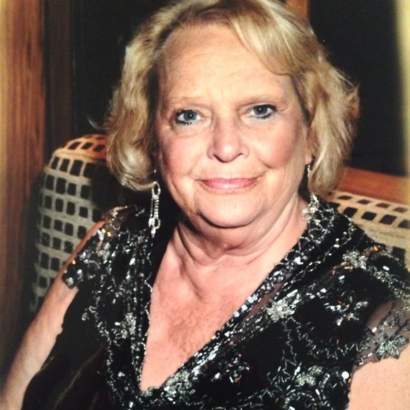 Profile Picture of Nadine Wright (@nwright_452) on Poshmark