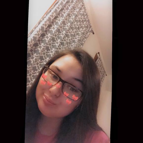 Profile Picture of Kylee Molloy (@molloykylee) on Poshmark