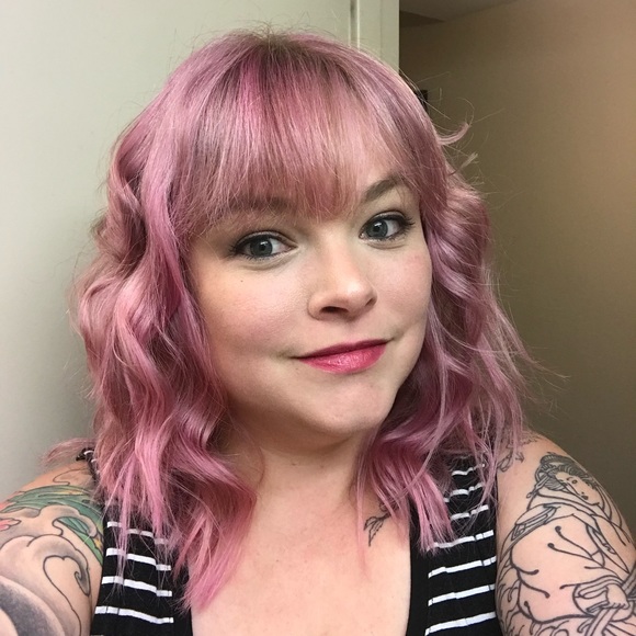 Profile Picture of Amber Feaver (@ambermassey1) on Poshmark