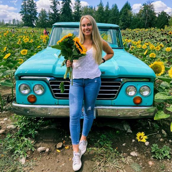 Profile Picture of Kyley Hayes (@kyleyannahayes) on Poshmark