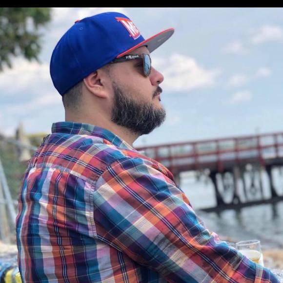 Profile Picture of Adamo Becerra londoño (@adamo727) on Poshmark