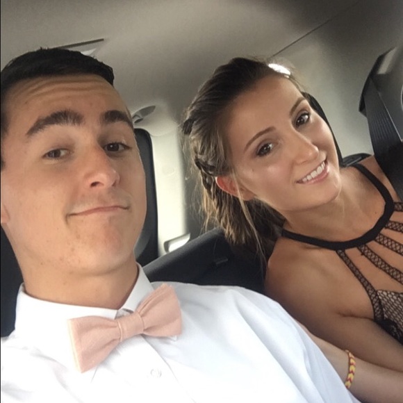 Profile Picture of Taylor Graf (@tgraf2011) on Poshmark