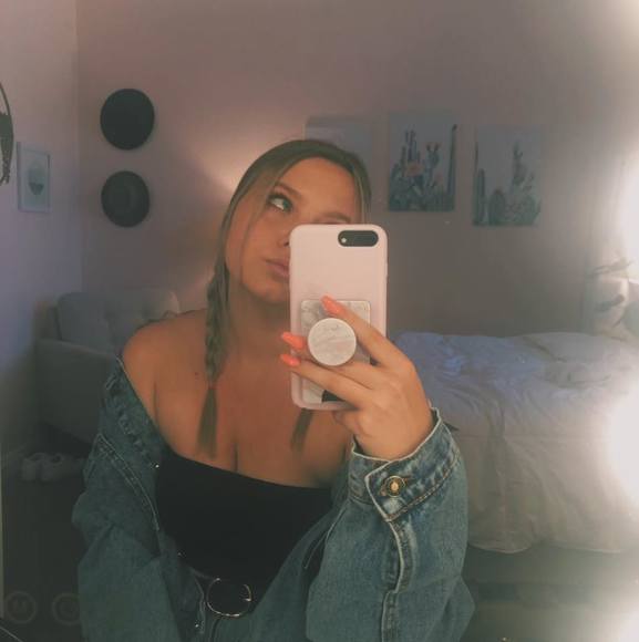 Profile Picture of Savannah Hayes (@karma31) on Poshmark
