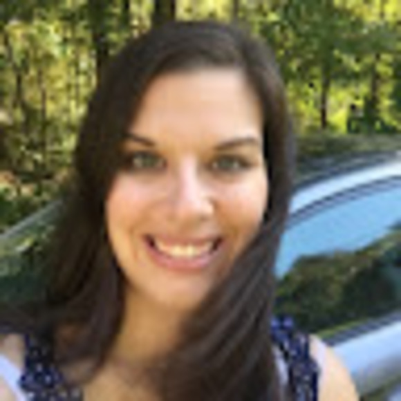 Profile Picture of Lisa Kennedy (@lmkennedy11) on Poshmark