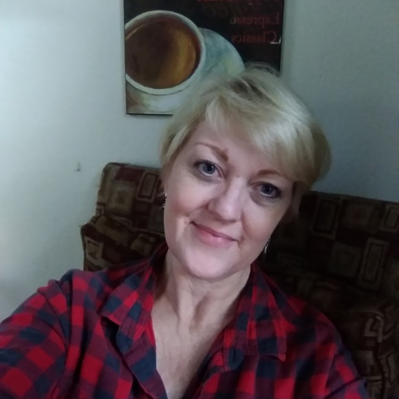 Profile Picture of Lisa Hoffmeister (@newdeal2019) on Poshmark