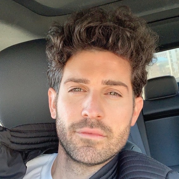 Hurricane Badessa - Poshmark Profile Picture of Hurricane Badessa (@hbadessa) on Poshmark