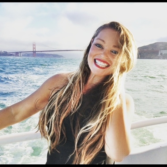 Profile Picture of Alexandra Steele (@alexandraste733) on Poshmark