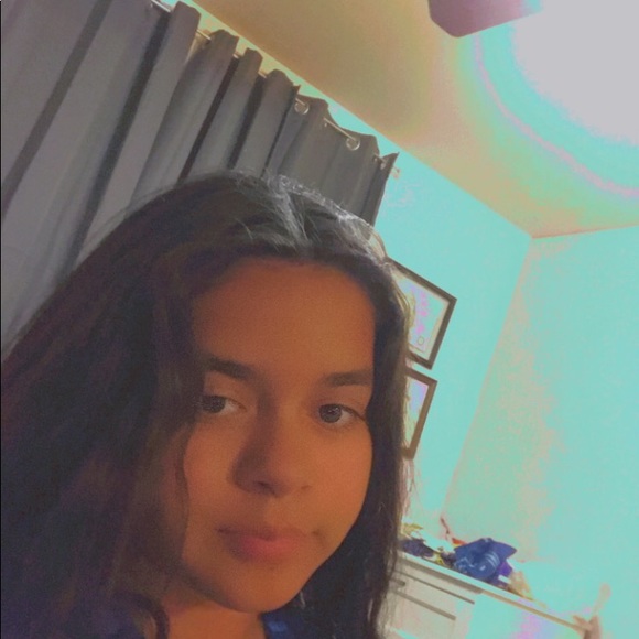 Profile Picture of Lily Borboa (@lilyborboa) on Poshmark