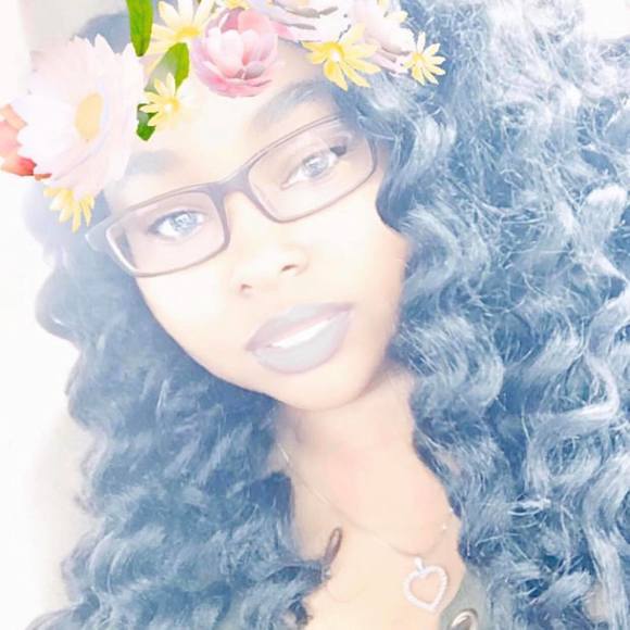 Profile Picture of Kia Sutton (@kiasutton) on Poshmark