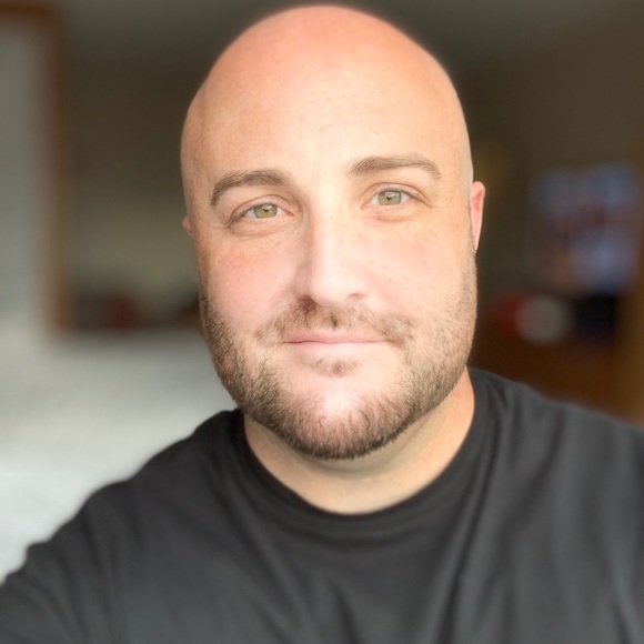 Profile Picture of David Hess (@davessinc) on Poshmark