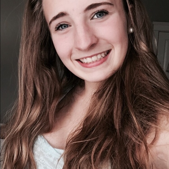 Profile Picture of Caitlin Matthews (@caitlinmatt23) on Poshmark