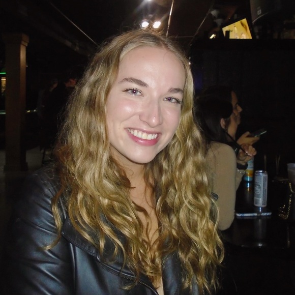 Profile Picture of Adriana Hesson (@hessonag) on Poshmark