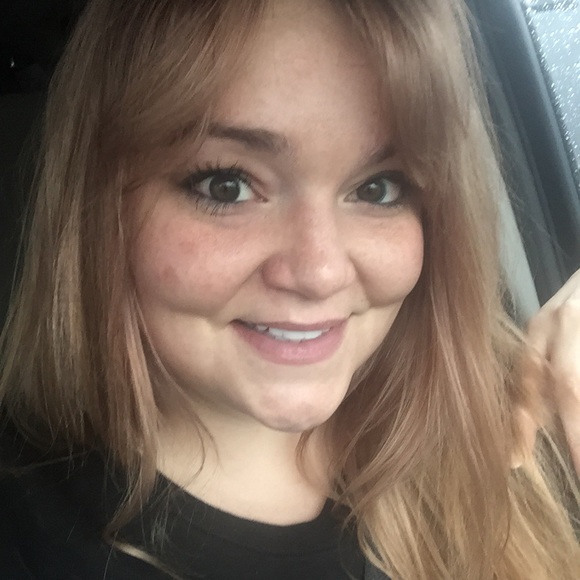 Profile Picture of Ivy Keller (@ivy1984) on Poshmark