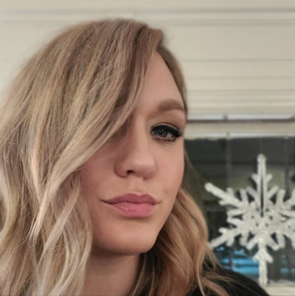 Profile Picture of Lauren Getek (@negative78) on Poshmark