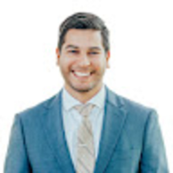 Profile Picture of Erik Rojas (@erikrojashomes) on Poshmark