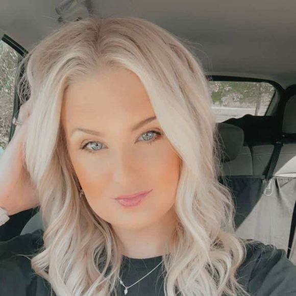 Profile Picture of Chelsie Riddle (@chelsieledlow) on Poshmark