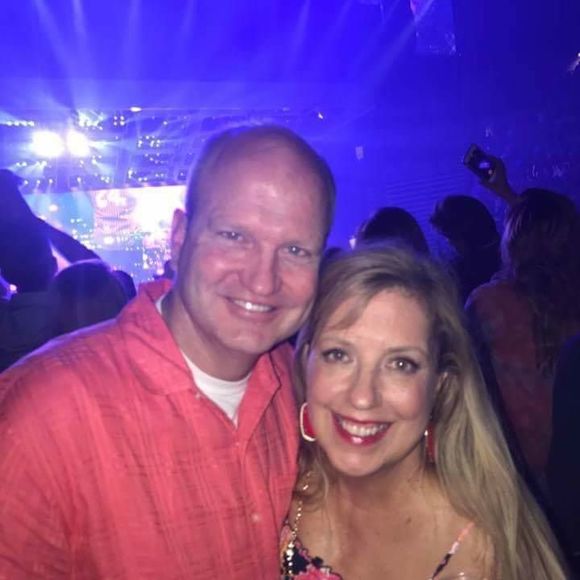 Profile Picture of Lori Barnett (@20012001) on Poshmark