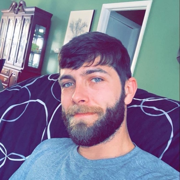 Profile Picture of Raymond Richardson (@raymondr318) on Poshmark