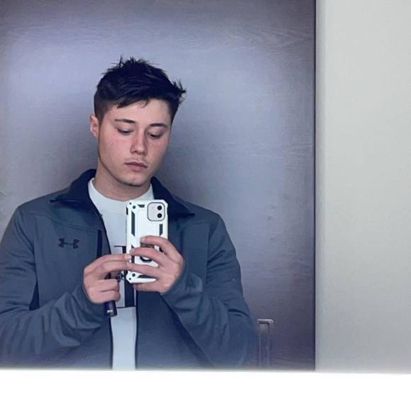 Profile Picture of Austin Decker (@austindecker) on Poshmark