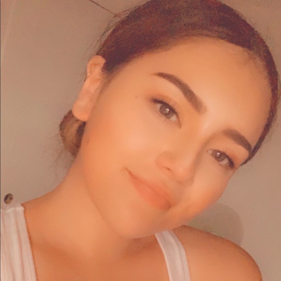 Profile Picture of Brenda Sanchez (@brendasanche319) on Poshmark