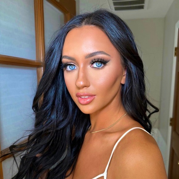 Profile Picture of Grace Denaro (@grace_denaro) on Poshmark