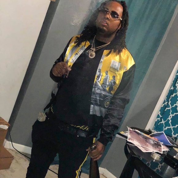 Profile Picture of Jeffrey Neal (@jefferyneal95) on Poshmark