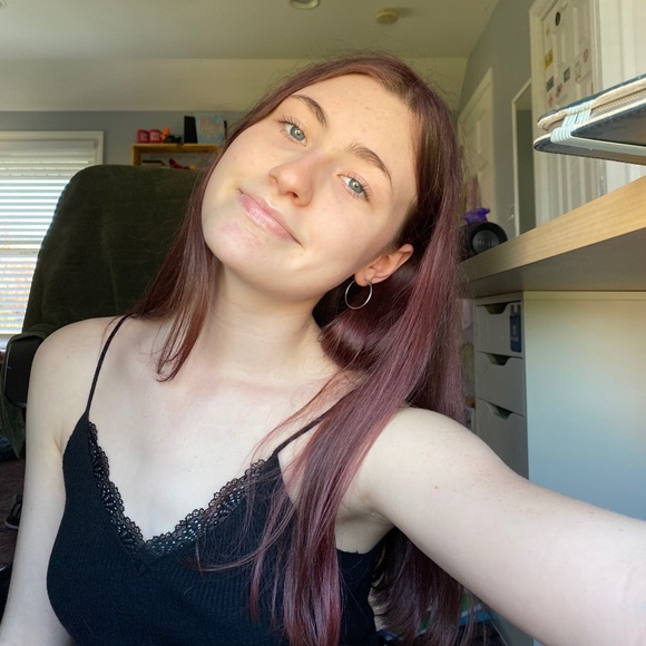 Profile Picture of Keaira Ecklof (@keaira513) on Poshmark