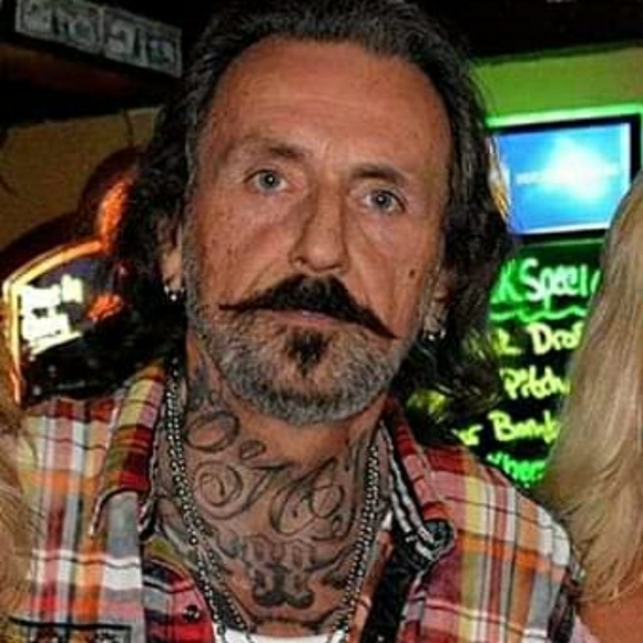 Robert Moye - Poshmark Profile Picture of Robert Moye (@rmoye84) on Poshmark