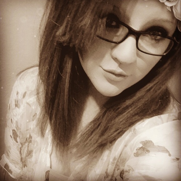 Profile Picture of Mackenzie Lambert (@kenzie153) on Poshmark