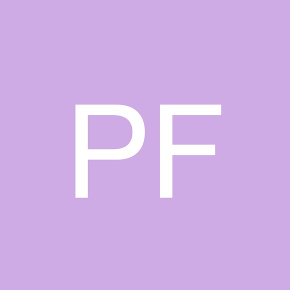 Profile Picture of Pamela Foss (@yalemama) on Poshmark