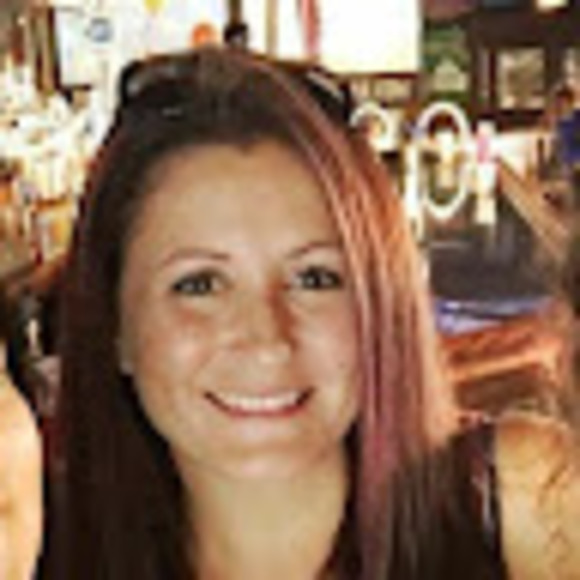 Profile Picture of Toni Belken (@tbelken) on Poshmark