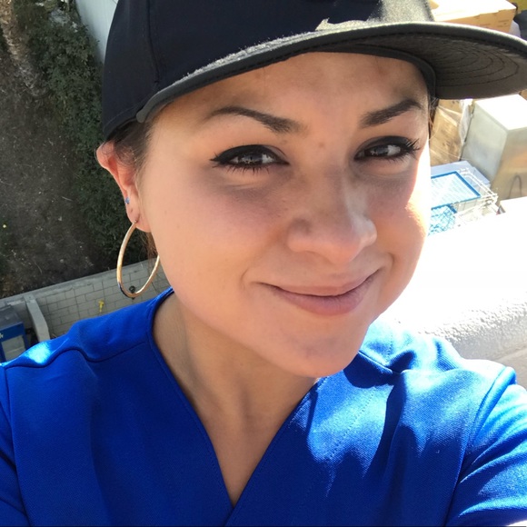 Profile Picture of Roberta Sandoval (@birdyroz86) on Poshmark