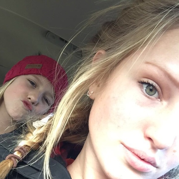 Profile Picture of Anya Nephew (@jjnephew14) on Poshmark